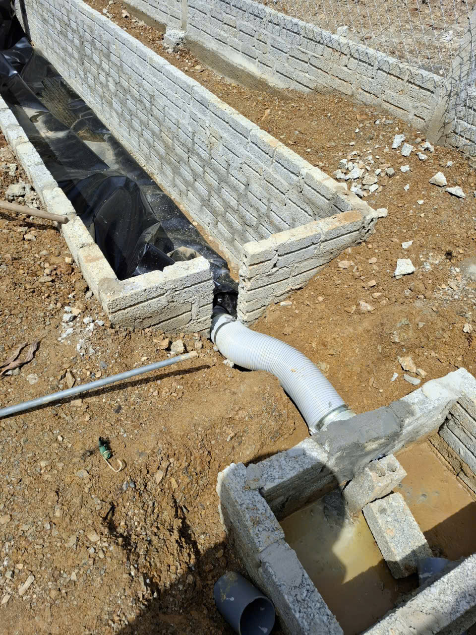 Chuẩn bị hố lắp túi biogas